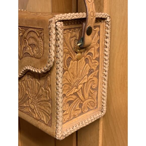 Handtooled Leather Box Purse Tan with Twist Gold Buckle Vintage - Picture 7 of 9